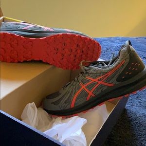 ASICS frequent trail size 11